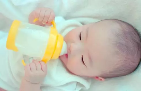 宝宝喝奶粉 宝宝喝奶粉
